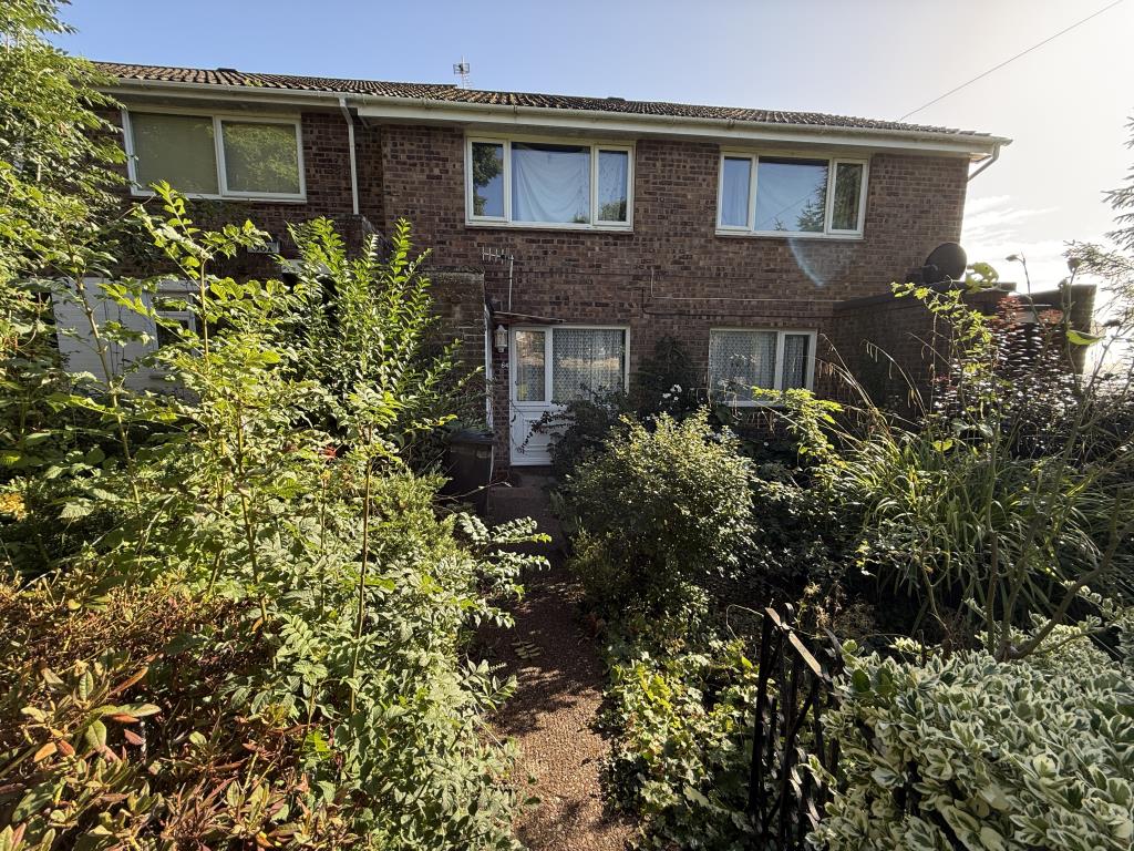 Lot: 164 - TWO-BEDROOM GROUND FLOOR FLAT - Front of the property